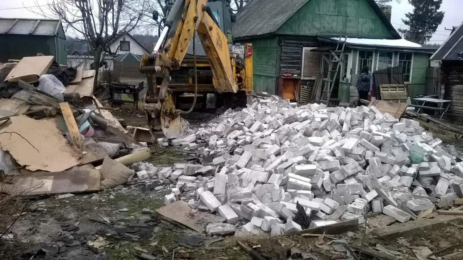 Вывоз мусора после сноса здания в Улане-Удэ от ПроМусор – цена от 5122 руб., утилизация и уборка стройотходов