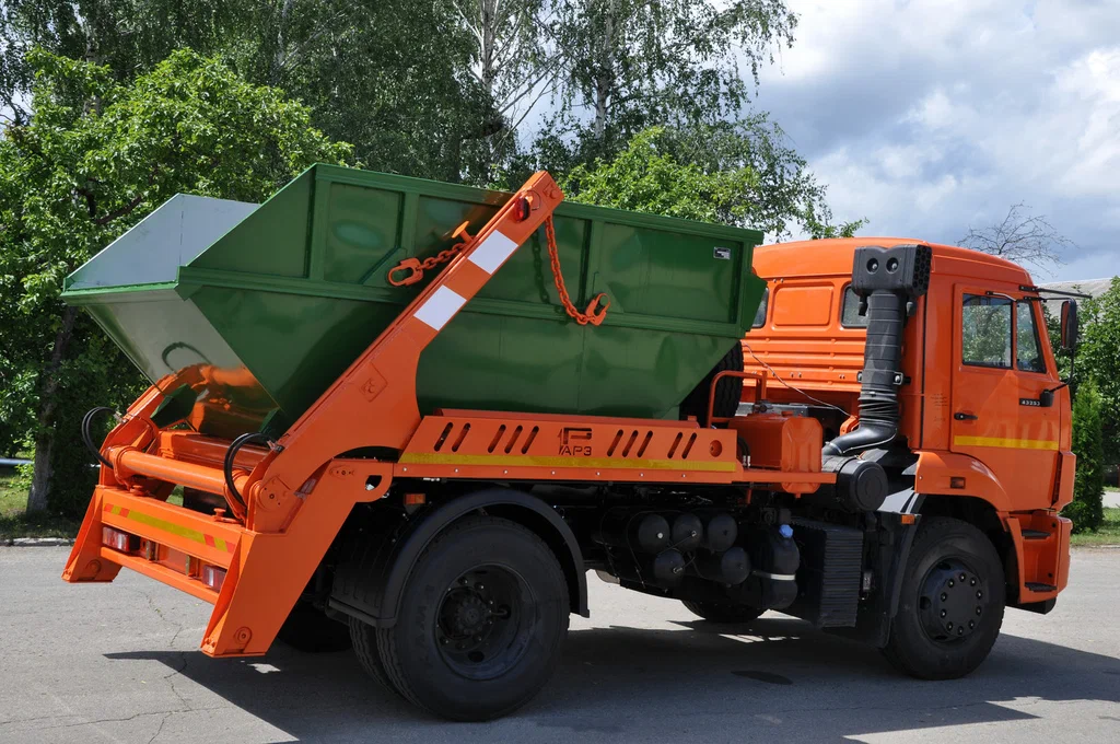 Заказ бункеровоза для вывоза мусора и отходов в Улане-Удэ в октябре