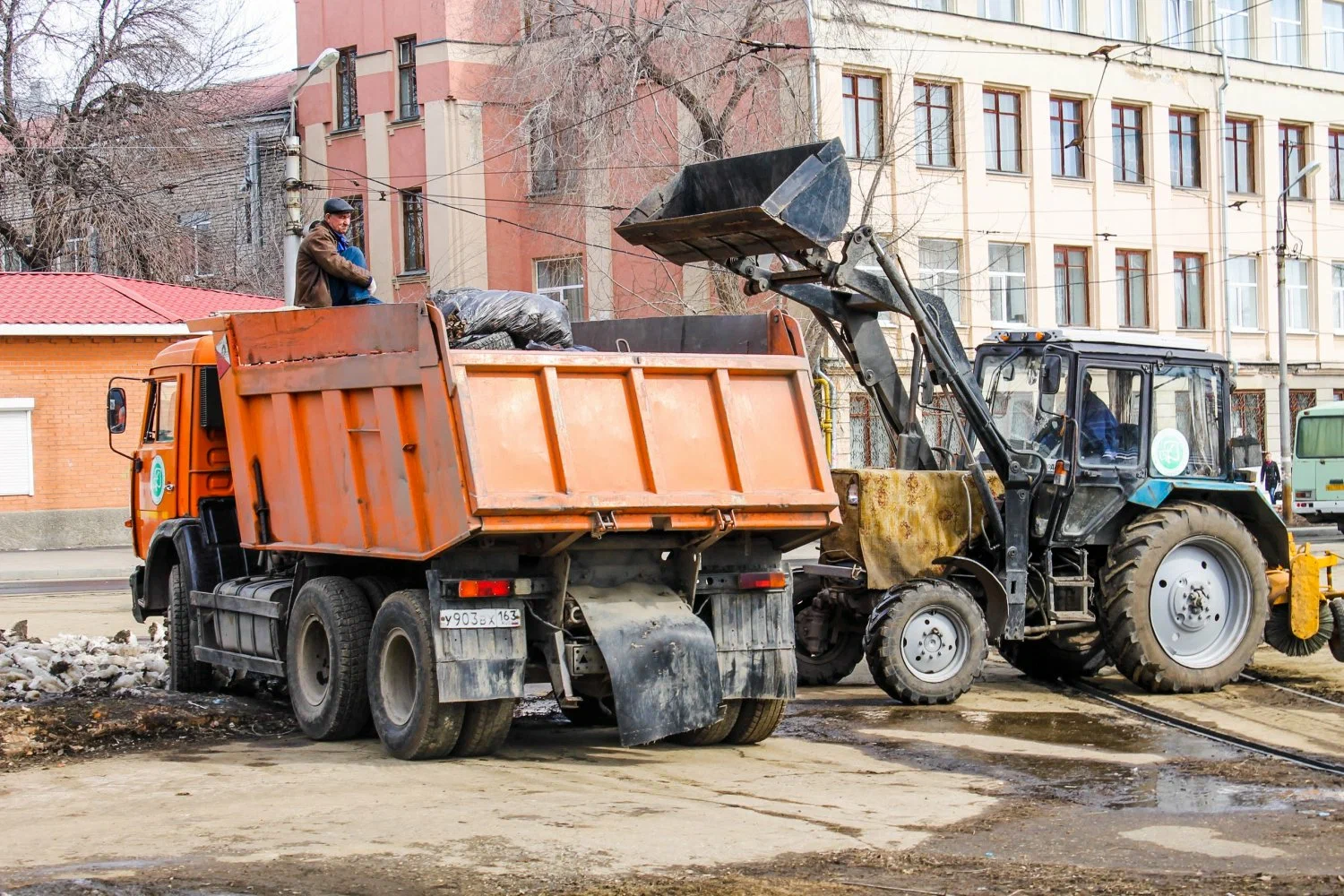 Вывоз мусора Камазом в Улане-Удэ – аренда и заказ Камаза 10 тонн от 2407 руб. в ПроМусор
