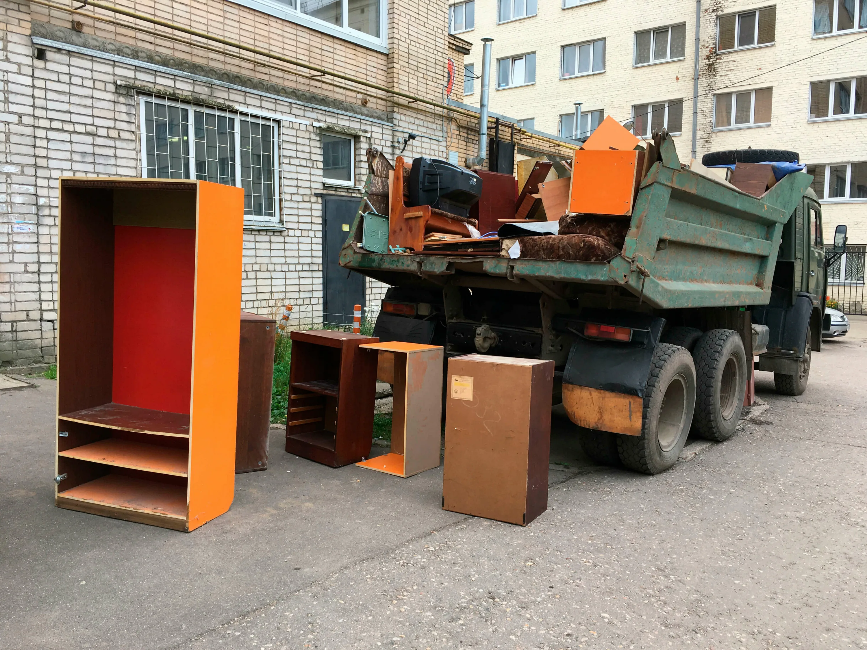 Утилизация старой мебели с вывозом и разбором в Улане-Удэ в октябре