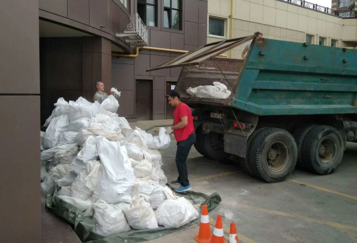 Вывоз мусора из подвала в Улане-Удэ от ПроМусор – уборка, разбор завалов и очистка, цены от 2458 руб