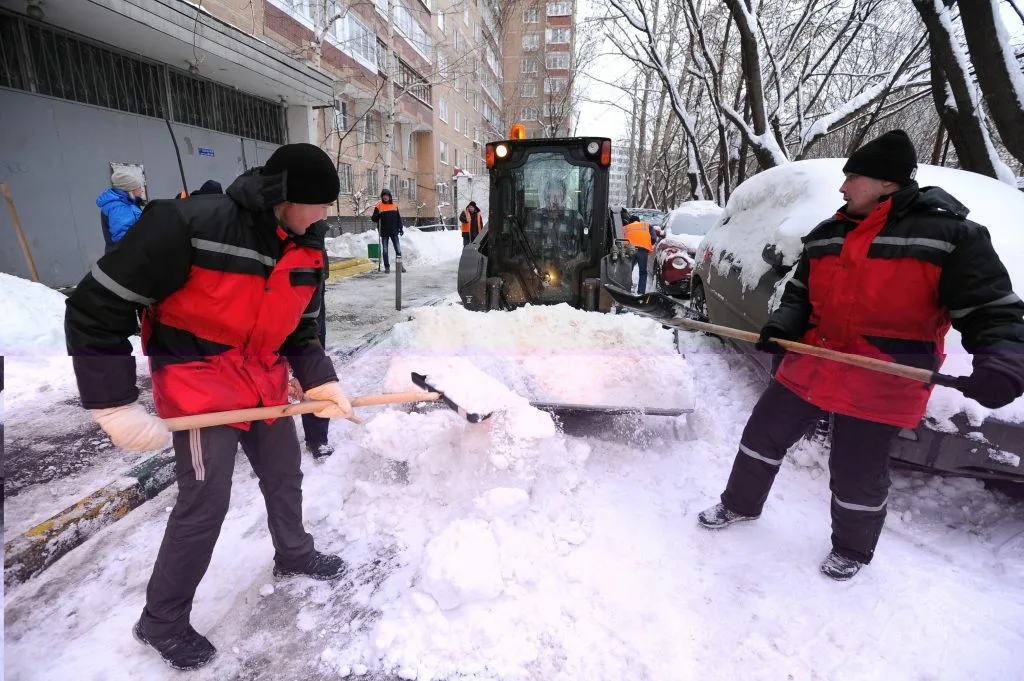 Очистка дворов от снега с гарантией результата в Улане-Удэ в октябре