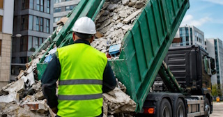 Вывоз строительного мусора в Улане-Удэ: услуги лицензированной компании — ПроМусор